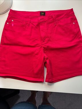Lee Women's red Shorts
